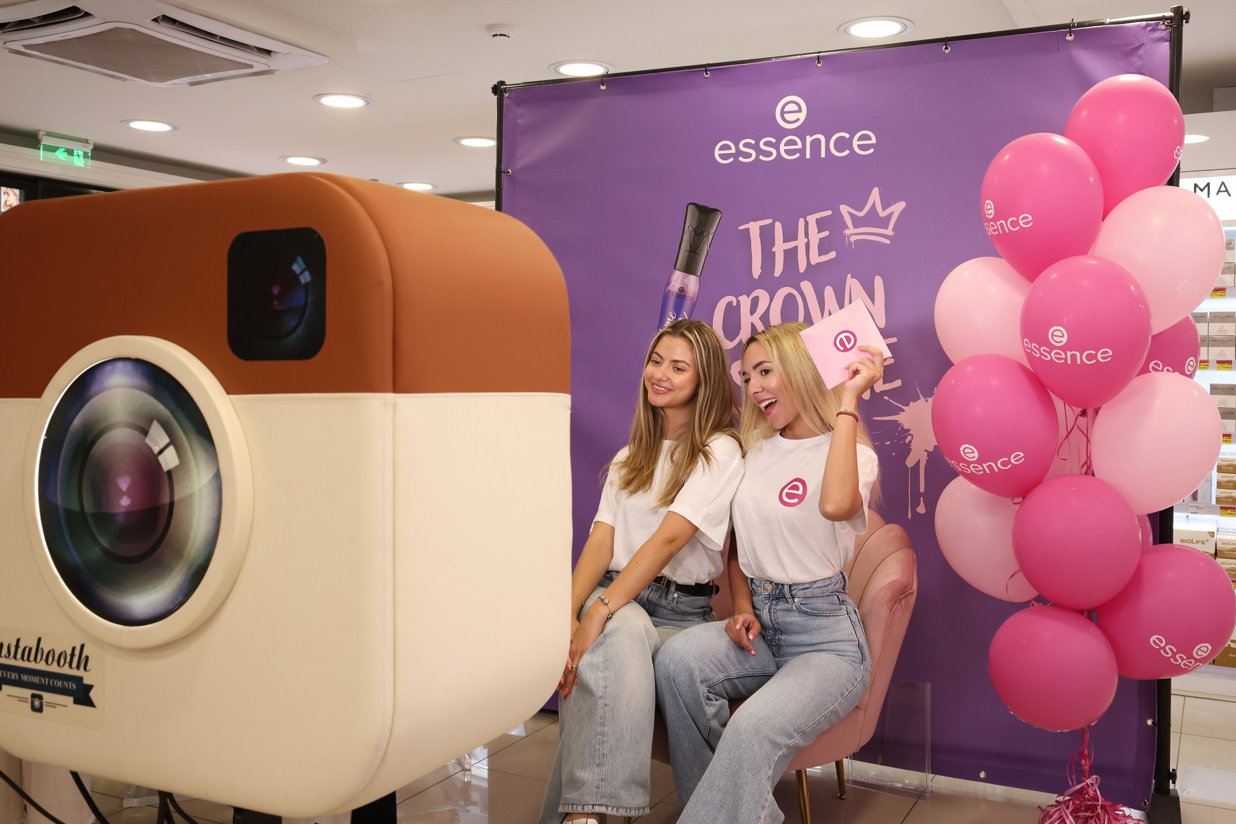 Η Call Me Queen Dramatic False Lash Effect Mascara έκλεψε τις εντυπώσεις σε εκδήλωση της essence cosmetics στη Θεσσαλονίκη