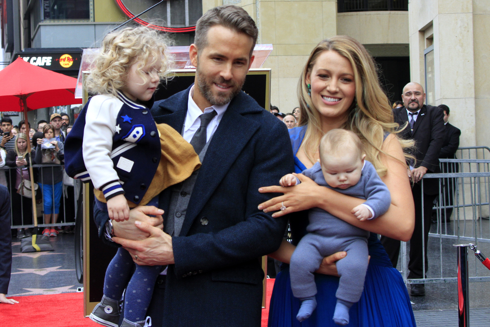 Blake Lively: Η μη «παραδοσιακή» οικογενειακή φωτογραφία που πόσταρε
